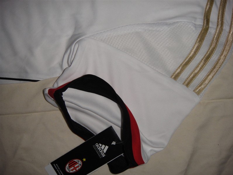 13-14 AC Milan Away White Jersey Kit(Shirt+Shorts) - Click Image to Close